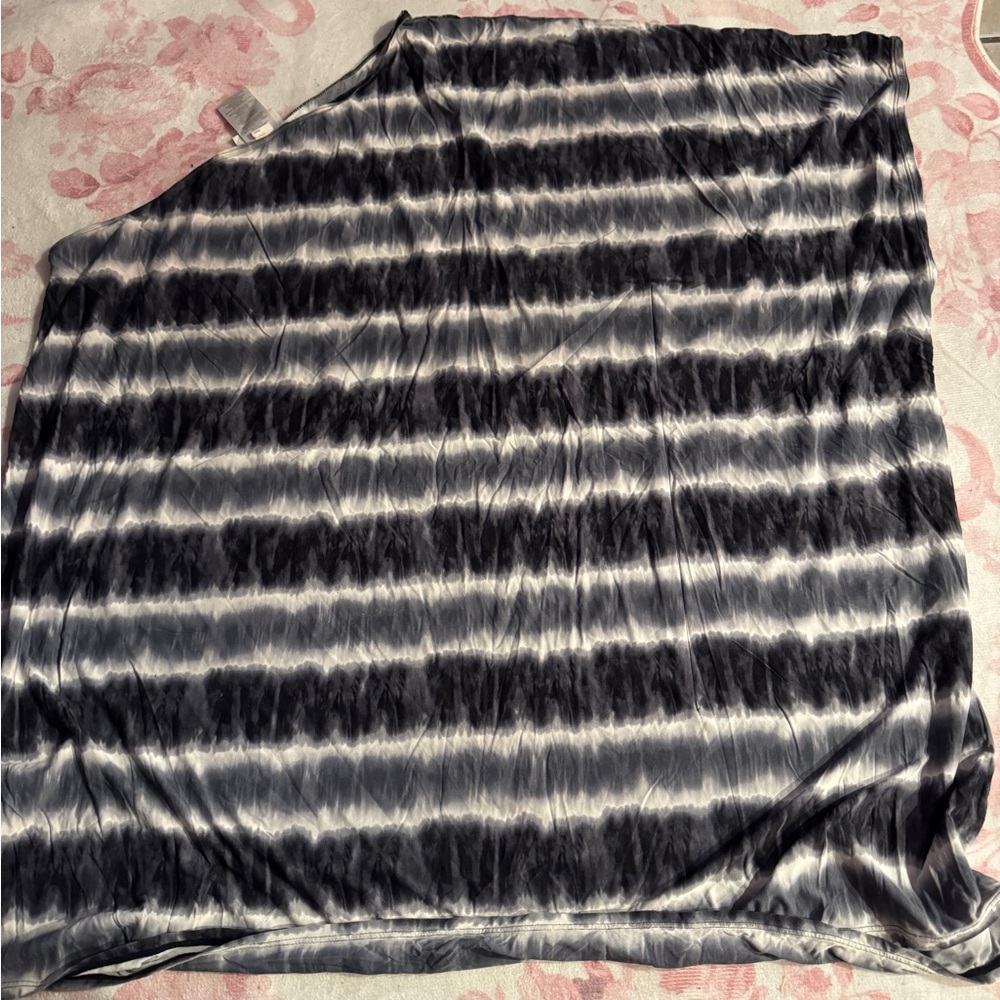 MICHAEL Michael Kors Black and White grey beach cover up . Size m/l